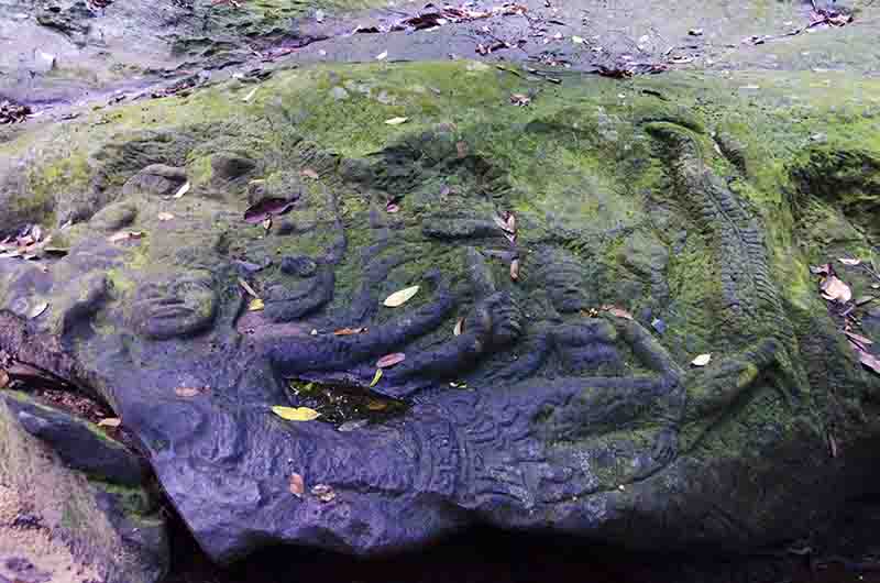 91 - Camboya - Kbal Speam o valle de las mil lingas - grabados en la piedra
